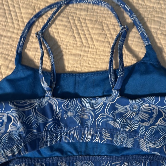 Rabbit hopper 4” shorts (M) and EZ bra-Vo (S) - Picture 5 of 6